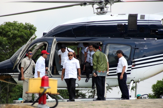 Kunjungi rumah Prabowo, Ical naik helikopter