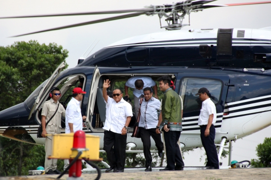 Kunjungi rumah Prabowo, Ical naik helikopter