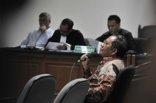 Mahfud MD bersaksi dalam sidang lanjutan Akil Mochtar