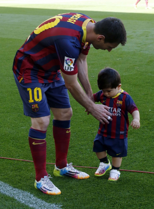 Kemesraan Lionel Messi bersama buah hati dan istri di Camp Nou