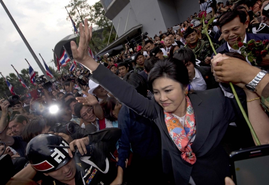 Salam perpisahan Yingluck Shinawatra kepada para pendukung