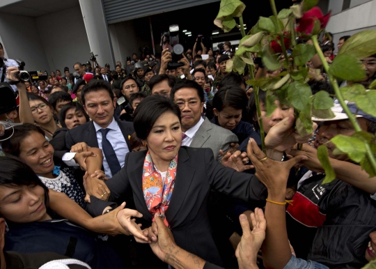 Salam perpisahan Yingluck Shinawatra kepada para pendukung