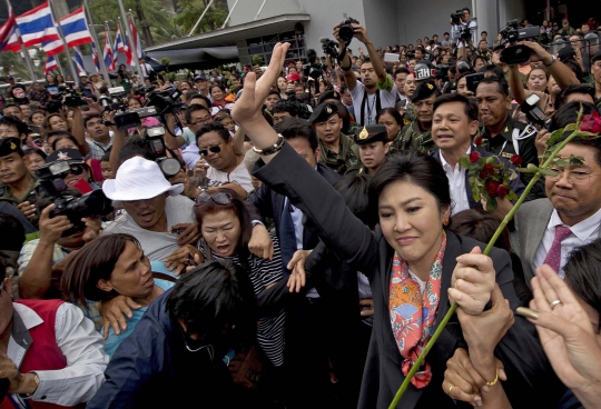 Salam perpisahan Yingluck Shinawatra kepada para pendukung