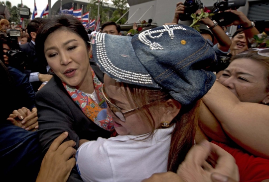 Salam perpisahan Yingluck Shinawatra kepada para pendukung