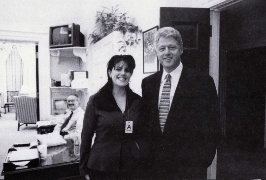 Potret skandal perselingkuhan Bill Clinton bersama Lewinsky