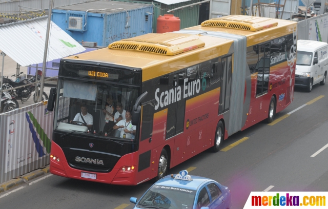 Foto : Uji coba bus Transjakarta Scania Euro 6 seharga Rp 