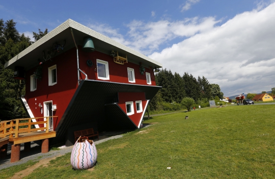 Asyiknya berwisata ke 'Crazy House' di Jerman