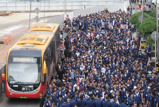 Aksi long march mahasiswa Trisakti peringati Tragedi 1998