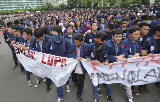 Aksi long march mahasiswa Trisakti peringati Tragedi 1998