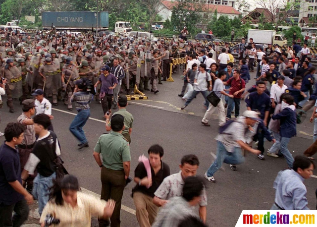 kejadian 16 11 12 Foto Mengenang 16 Tahun tragedi Trisakti 1998 merdeka com