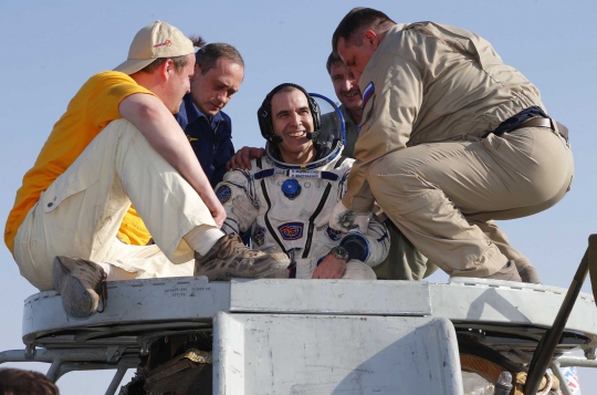 Aksi pendaratan Kapsul Soyuz TMA-11M dari luar angkasa
