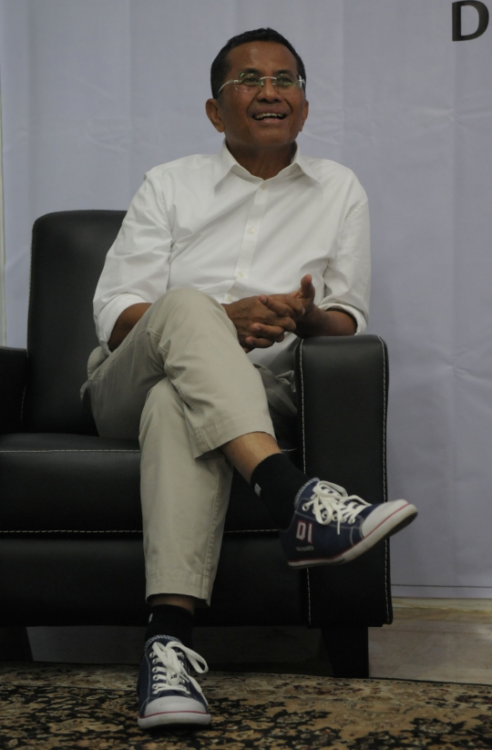 Hadiri diskusi, Dahlan Iskan tampil santai dengan sepatu 'DI'