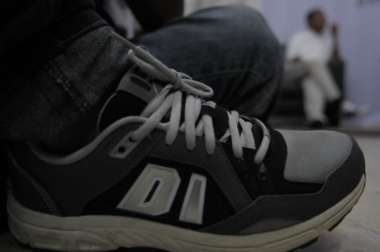 Hadiri diskusi, Dahlan Iskan tampil santai dengan sepatu 'DI'