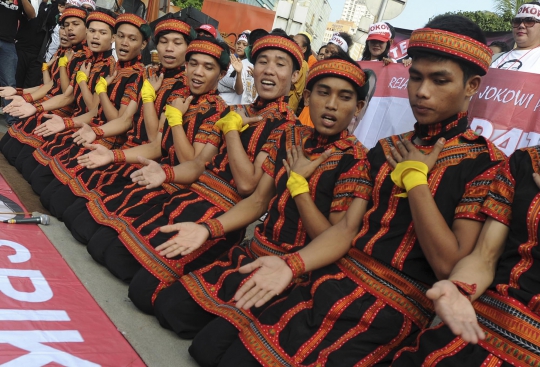 Dukung Jokowi nyapres, warga Aceh menari Saman di HI