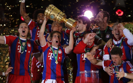 Pesta kemenangan Bayern Munich saat raih trofi DFB Pokal