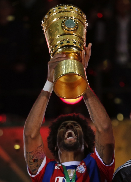 Pesta kemenangan Bayern Munich saat raih trofi DFB Pokal