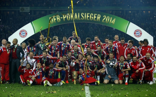 Pesta kemenangan Bayern Munich saat raih trofi DFB Pokal