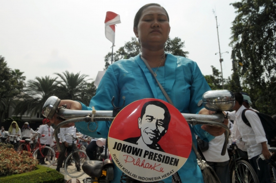 Saat ojek-ojek ontel bersiap antar Jokowi-JK ke KPU