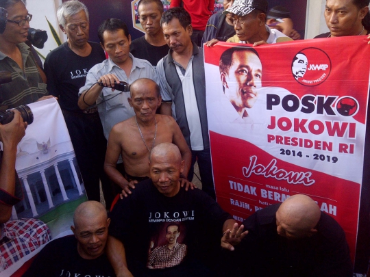 Aksi simpatisan PDIP cukur gundul sambut deklarasi Jokowi-JK