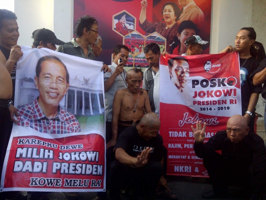 Aksi simpatisan PDIP cukur gundul sambut deklarasi Jokowi-JK