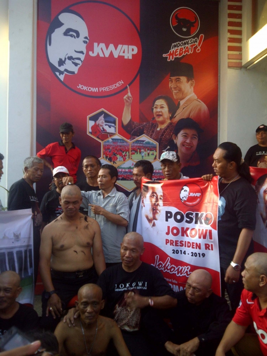 Aksi simpatisan PDIP cukur gundul sambut deklarasi Jokowi-JK