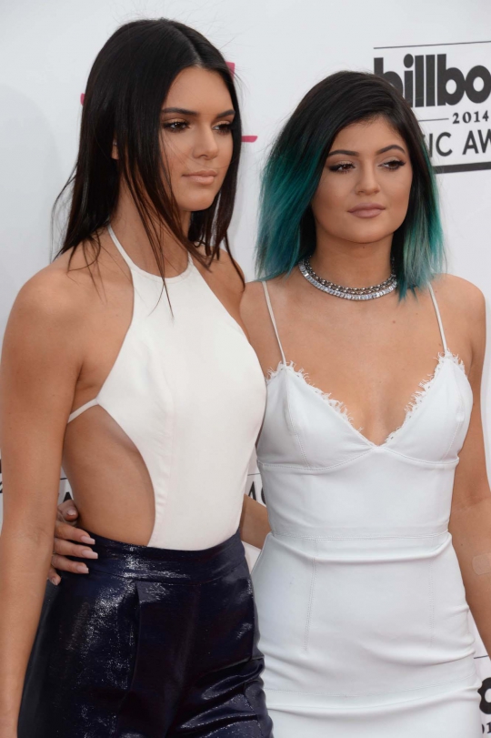 Pesona 'si kembar' Kendall & Kylie Jenner di Billboard Awards