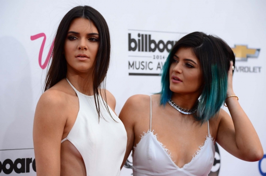 Pesona 'si kembar' Kendall & Kylie Jenner di Billboard Awards