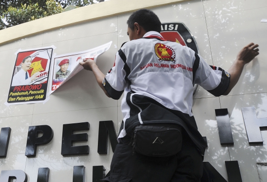 Relawan Gerindra copot poster sindiran Prabowo di KPU