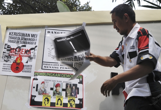 Relawan Gerindra copot poster sindiran Prabowo di KPU