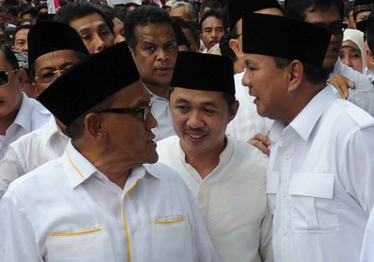 Pengawalan ketat Prabowo-Hatta saat jalan kaki ke Gedung KPU