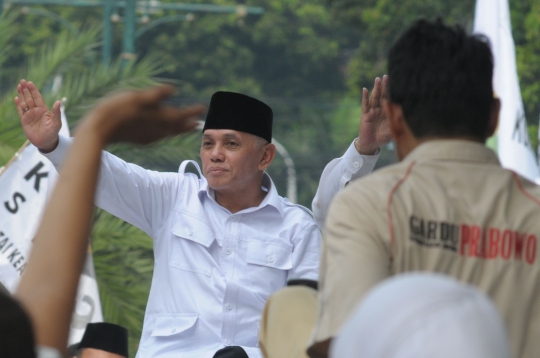 Prabowo-Hatta saat diarak para pendukung ke Bundaran HI