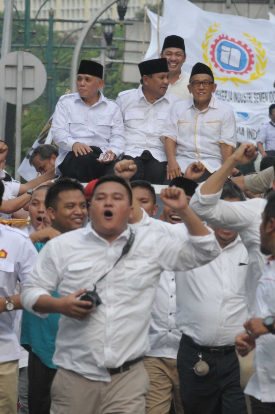 Prabowo-Hatta saat diarak para pendukung ke Bundaran HI