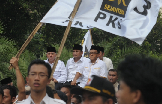 Prabowo-Hatta saat diarak para pendukung ke Bundaran HI