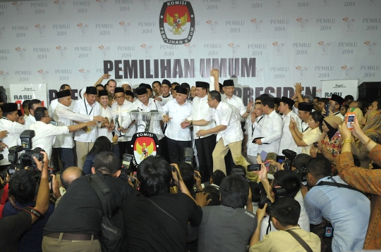 Pasangan Prabowo-Hatta saat daftar ke KPU