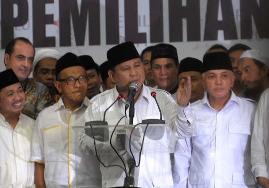 Pasangan Prabowo-Hatta saat daftar ke KPU