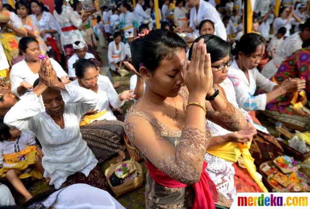 Foto : Umat Hindu di Bali rayakan Galungan merdeka.com