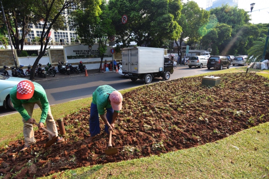 Ini taman depan KPU yang rusak terinjak massa Prabowo-Hatta