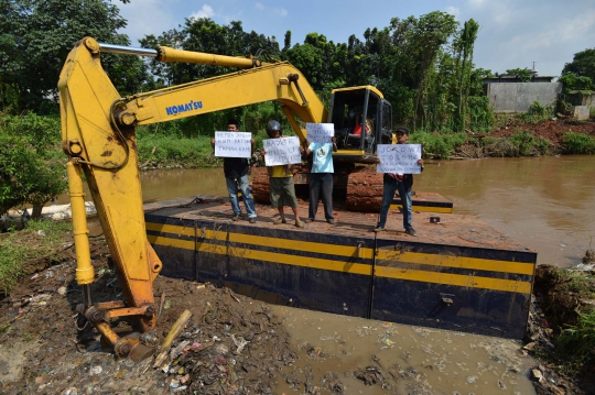 Tolak normalisasi Ciliwung, warga Condet tuntut ganti rugi