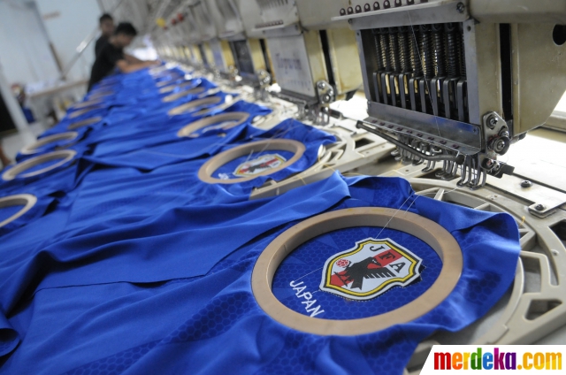 Foto Jelang Piala Dunia pesanan kaos  jersey bola  alami 