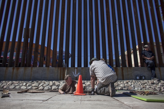 Amerika cor beton terowongan penyelundupan narkoba di perbatasan