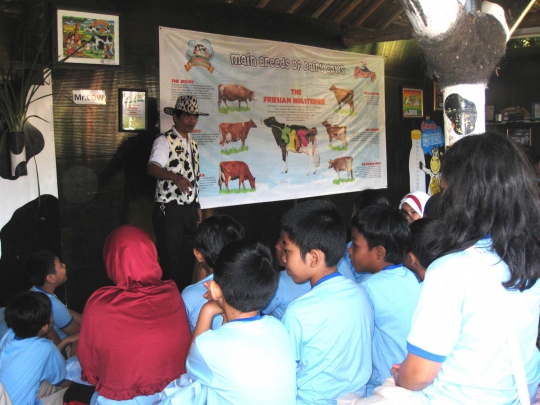 Kementan ajak anak-anak lihat proses perah susu sapi