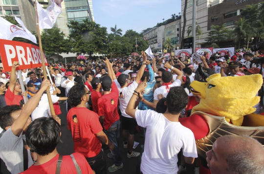 Massa Prabowo dan Jokowi saling adu mulut di Bundaran HI