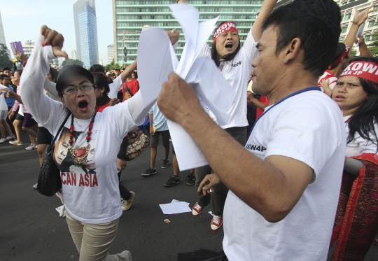 Massa Prabowo dan Jokowi saling adu mulut di Bundaran HI