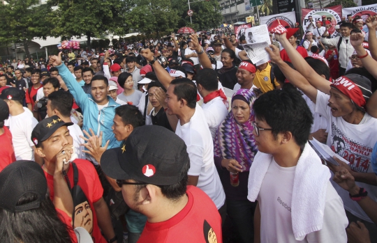 Massa Prabowo dan Jokowi saling adu mulut di Bundaran HI