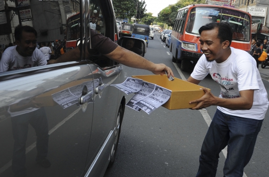 Aksi gerakan penggalangan dana Rp 1.000 untuk Jokowi-JK