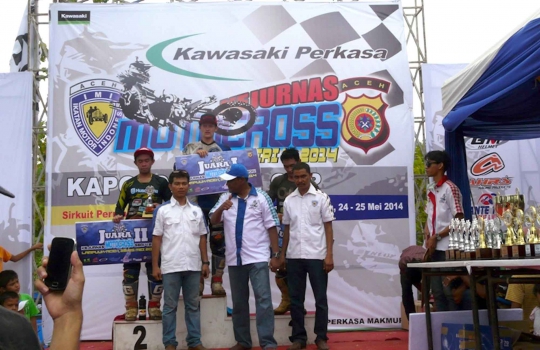Aksi crosser nasional bertarung dalam Kejurnas Motocross di Aceh