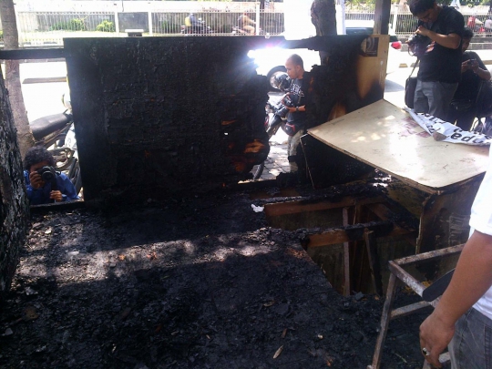 Ini posko relawan Jokowi di Setiabudi yang hangus dibakar