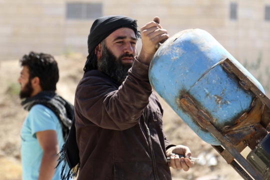 Dahsyatnya roket tabung gas buatan tentara oposisi Suriah