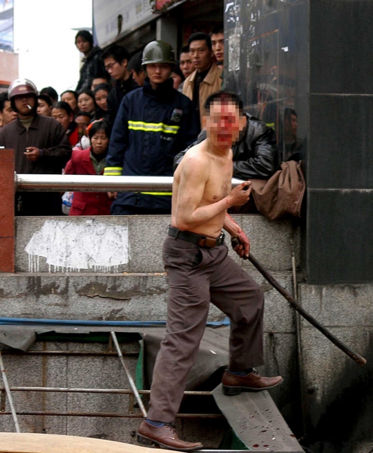 Aksi-aksi nekat bunuh diri di China dengan alasan konyol