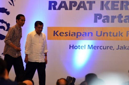 Hadiri Rakernas NasDem, Jokowi-JK perkenalkan baju kampanye